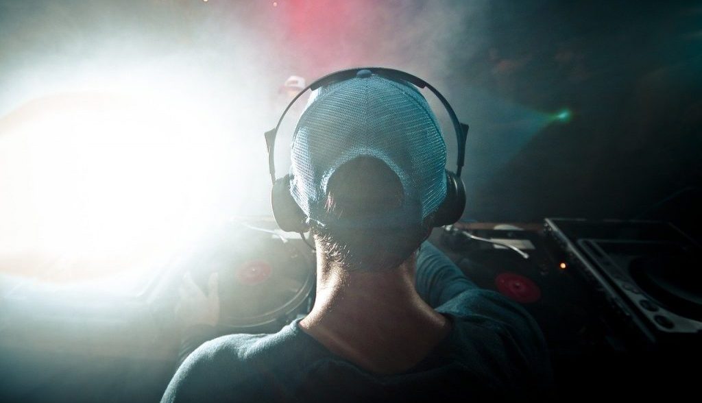 best dj headphones cover photo
